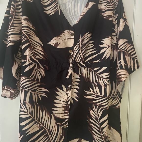 Elegant Black and Tan Leaf Print dress - Picture 2 of 2